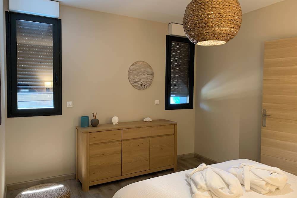 Entire apartment, Seaside gîte 2 to 4 pers. in Cuges-les-Pins, Marseille region