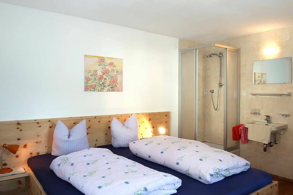 Wunderbares alleinstehendes Ferienhaus mit  W-Lan, privatem Pool, Tv und Terrasse in Serfaus, Serfaus-Fiss-Ladis