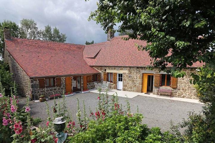 Gîte pour 6 personnes, avec jardin à Saint-Bômer-les-Forges