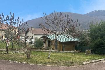 Gîte pour 2 personnes, avec jardin à Montanges