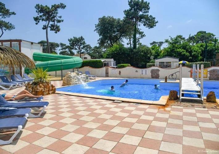 Camping pour 6 personnes, avec terrasse ainsi que piscine et jardin à Jard-sur-Mer - 4