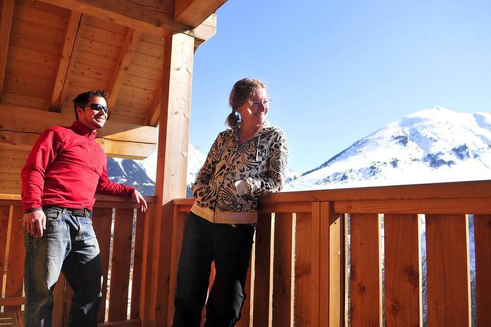 Ganze Wohnung, 200m bis zu den geschäften, fitness, schwimmbad, sauna, hammam, terrasse, balkon, fernseher in Saint-Jean-d'Arves, Region Saint-Jean-de-Maurienne