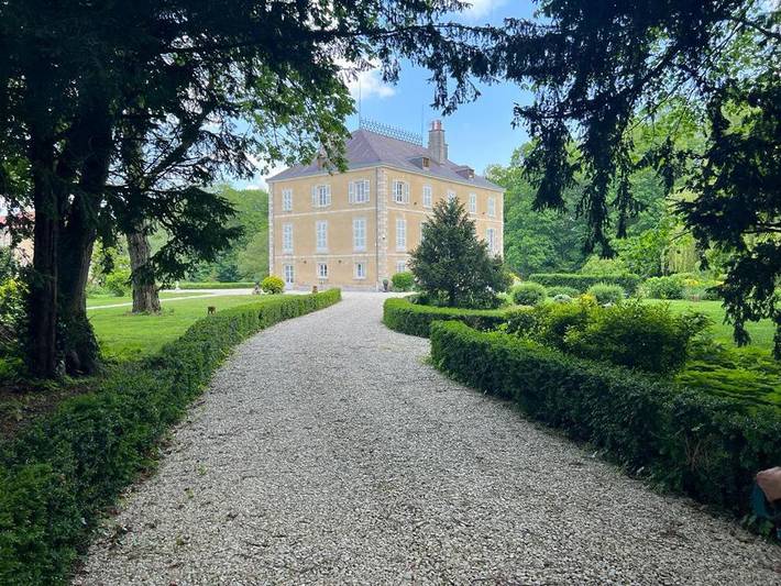 Location de vacances pour 2 personnes, avec Terrasse et Jardin ainsi que Piscine et Vue dans Crespy-le-Neuf