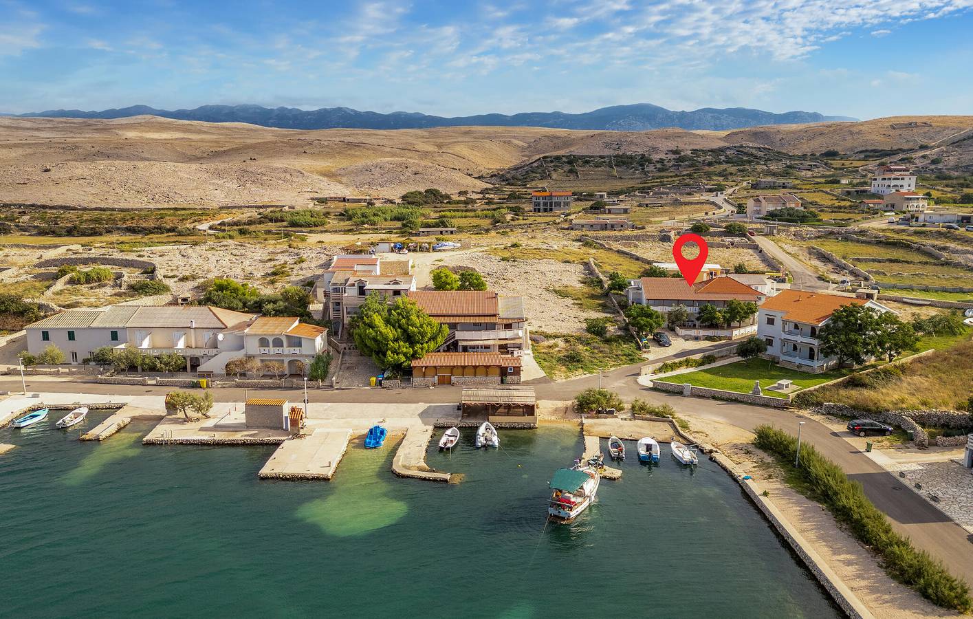 Appartement de vacances entier, Charmant appartement avec vue sur la mer, terrasse et barbecue, à 1,5 km de la plage in Kustići, Pag