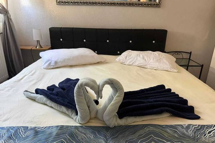 Holiday apartment for 3 people, with pool and garden as well as hot tub - 1