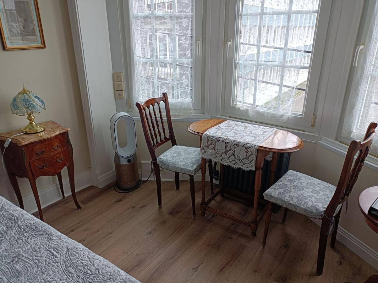 Double Room with Private Bathroom in Calais, Région de Calais