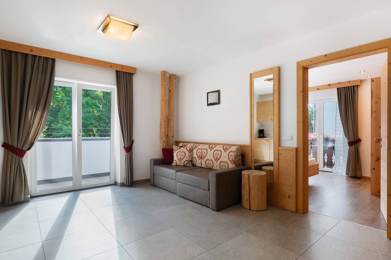Ganze Wohnung, Apartment „Hotel Residence Olympia 2“ mit Bergblick, Gemeinschaftsgarten und Wlan in Sarnthein, Sarntal