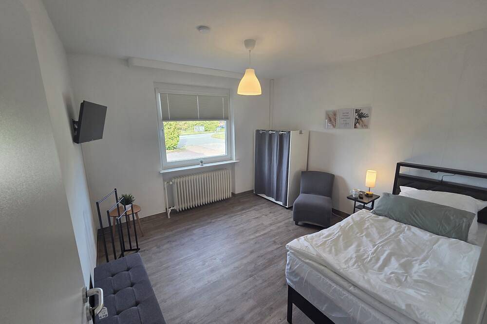 Alleinlage mit 8 Zimmer und 10 Betten, mit einer Großfamilie unterwegs sein! in Bargteheide, Kreis Stormarn