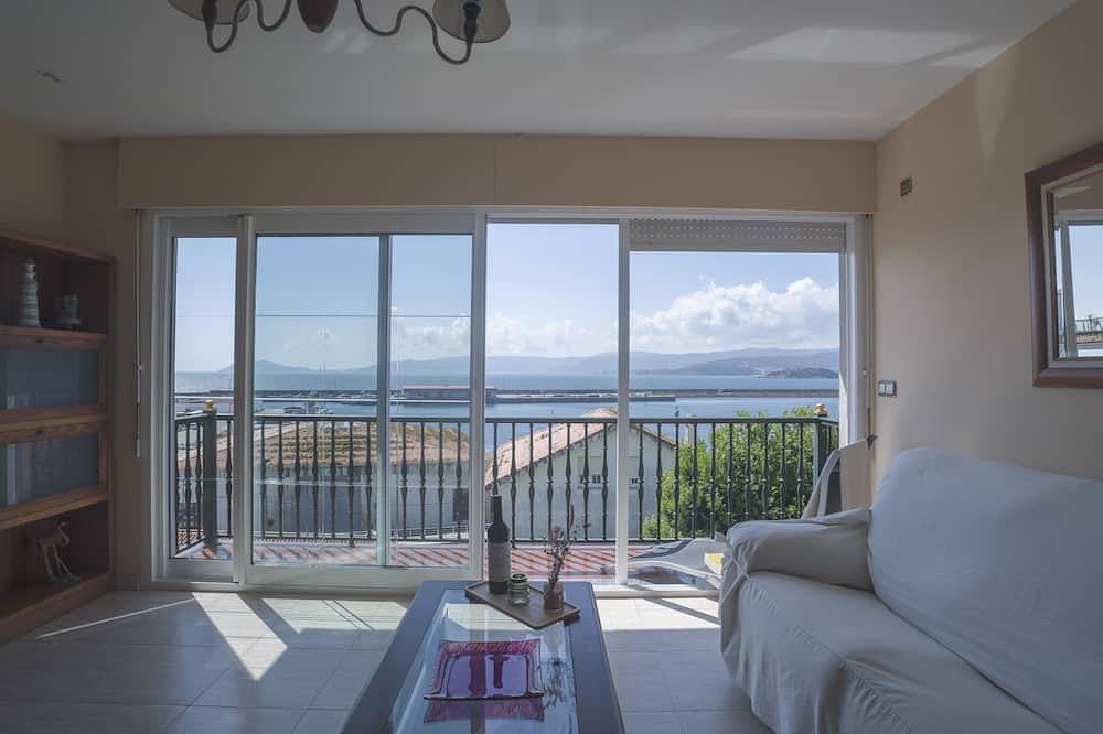 Entire apartment, El Puerto in Porto do Son, Rías Baixas