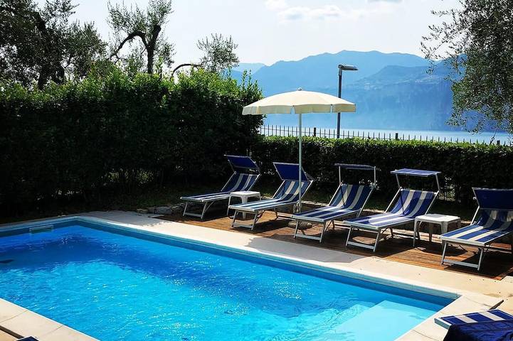 Ferienwohnung für 3 Personen, mit Pool und Balkon sowie Garten