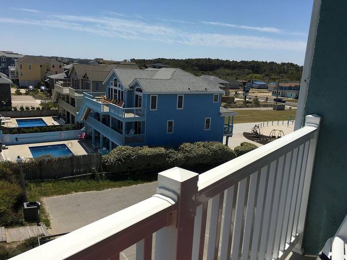 Vacation rental for 6 people, with pool and yard as well as hot tub and balcony in Nags Head
