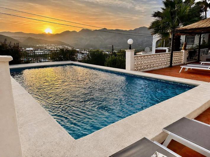 Villa per 6 persone, con Terrazza e Giardino nonché Piscina e Panorama a Orba