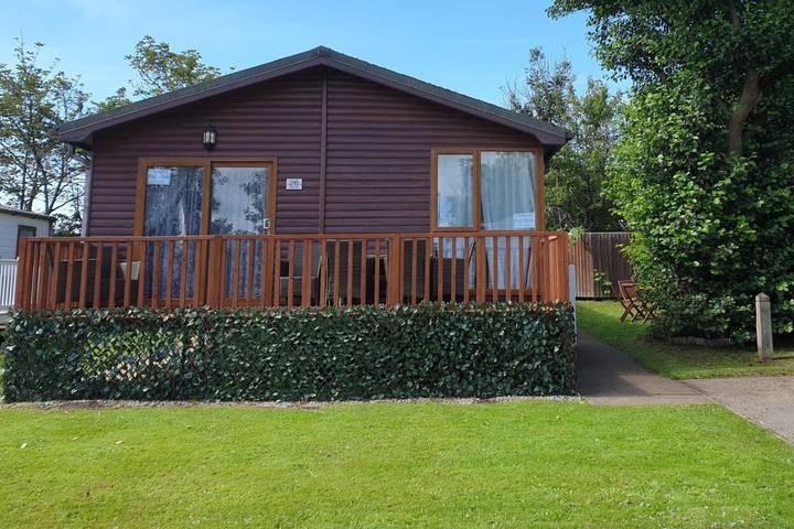 Blockhütte für 9 Personen, mit Balkon und Pool sowie Garten, kinderfreundlich - 1