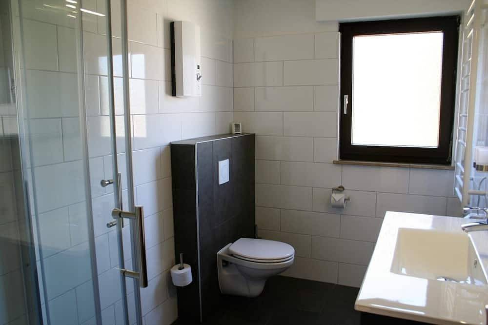 Ganze Wohnung, Geräumige und gemütliche Wohnung in Winterberg-Elkeringhuizen, Balkon und großen Garten in Elkeringhausen, Winterberg