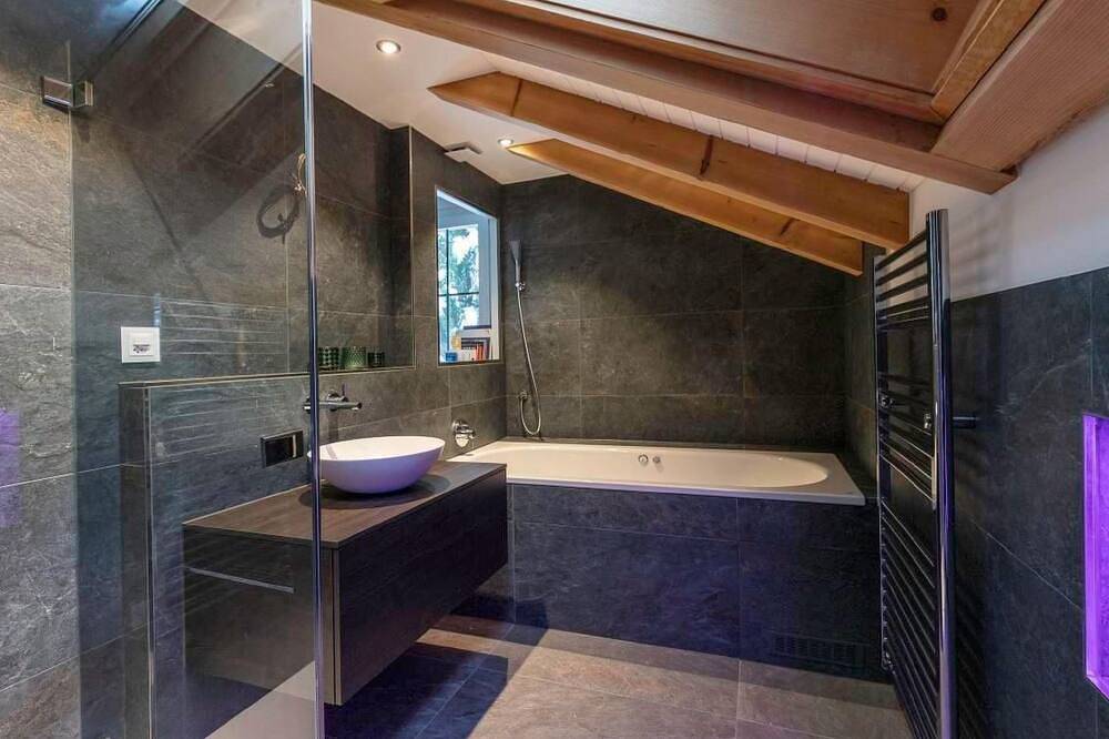 Wunderschönes Luxus-Chalet mit Seesicht in Treib, Seelisberg