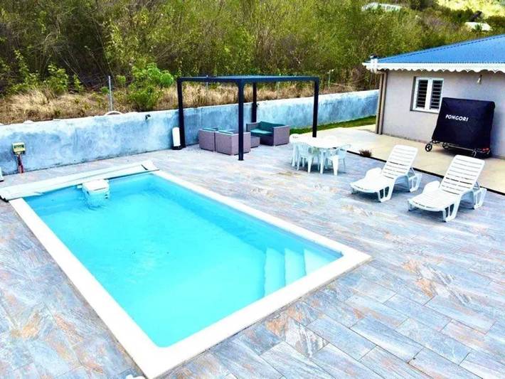 Villa pour 4 personnes, avec terrasse ainsi que jardin et piscine - 1