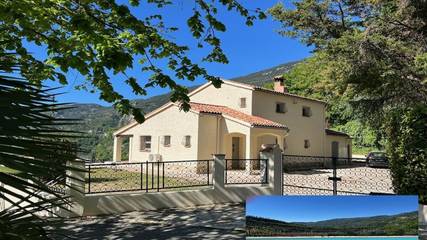 Cottage pour 8 personnes, avec terrasse et piscine à Coaraze