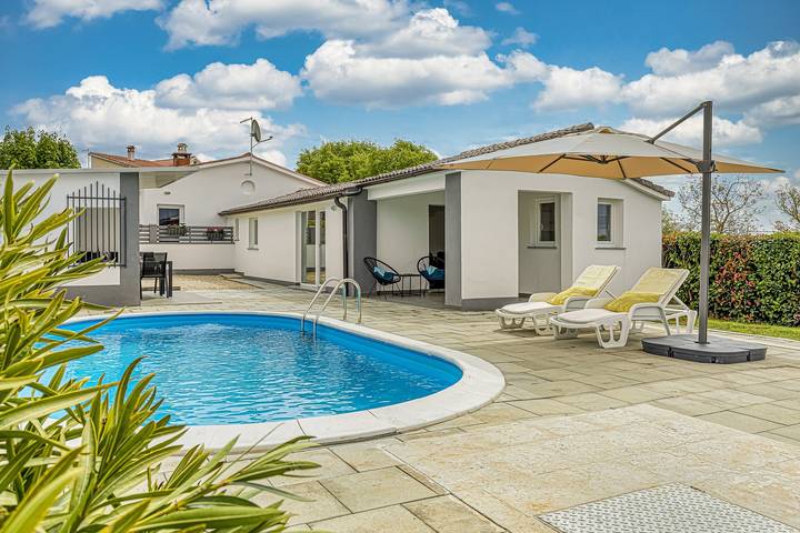 Ferienhaus für 6 Personen, mit Garten und Pool in Sveti Petar u Šumi