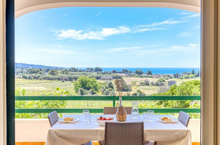 Quiet country house with sea view and garden in Salve, Golfo de Tarento