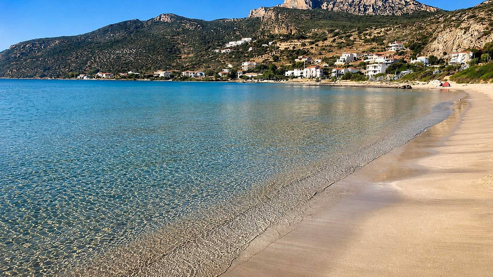 Ganze Wohnung, Seaside Plitra Paradiso - Steps from the Beach in Peloponnes