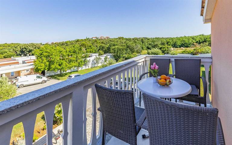 Ferienwohnung für 4 Personen, mit Balkon und Pool in Banjole - 2