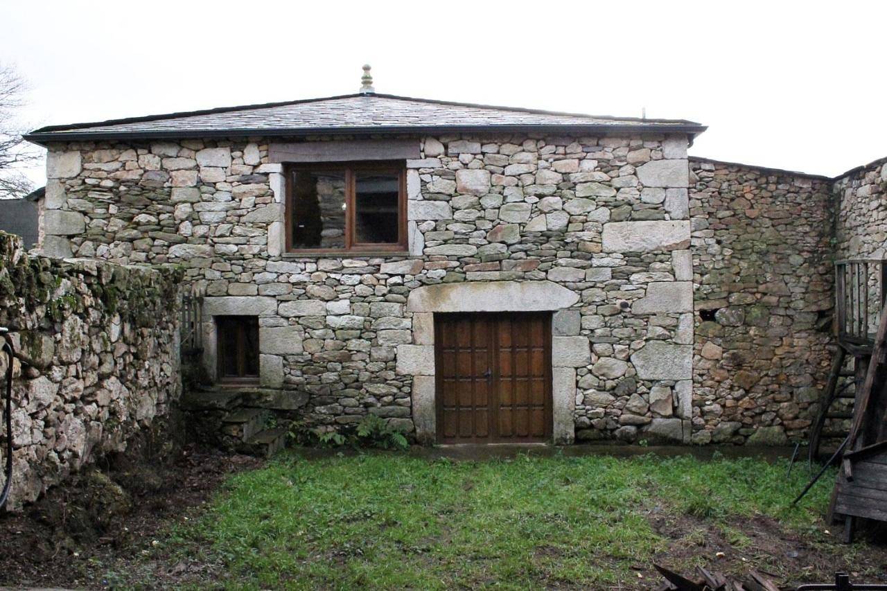 Casiña de Campo in Paradela (desambiguación), Reserva da Biosfera Ribeira Sacra e Serras do Oribio e Courel
