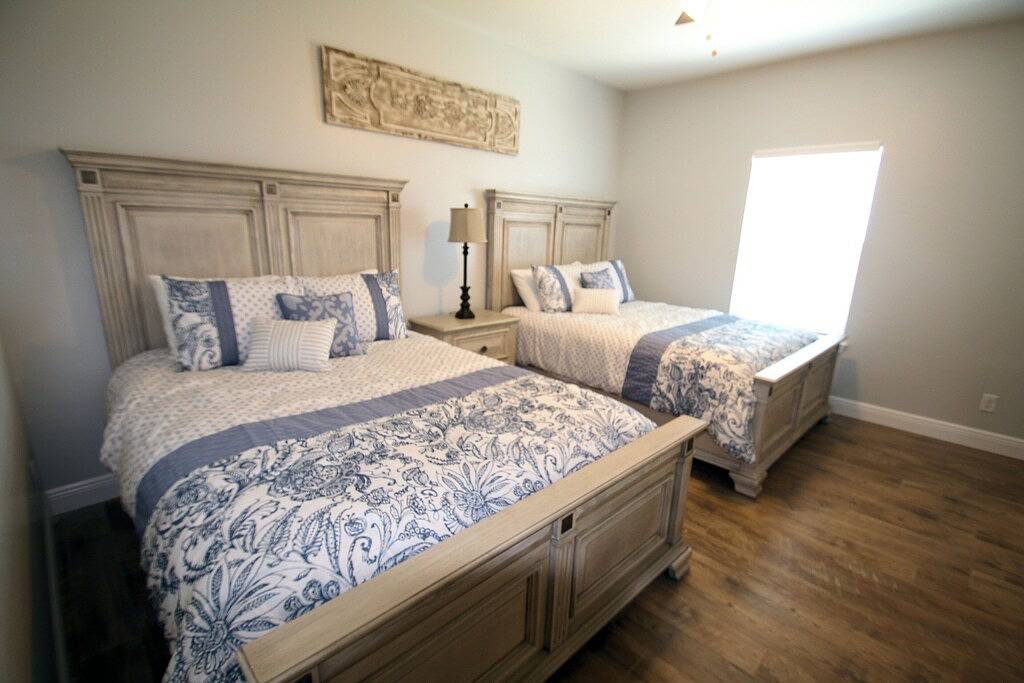 The Pointe, Grand Isle, La Waterfront mit Bootszugang, Bootsanleger, beleuchtetem Angelpier in Grand Isle, Jefferson Parish