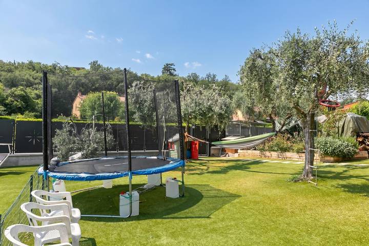 Ferienhaus für 6 Personen, mit Pool und Terrasse sowie Seeblick und Meerblick, kinderfreundlich am Gardasee - 4