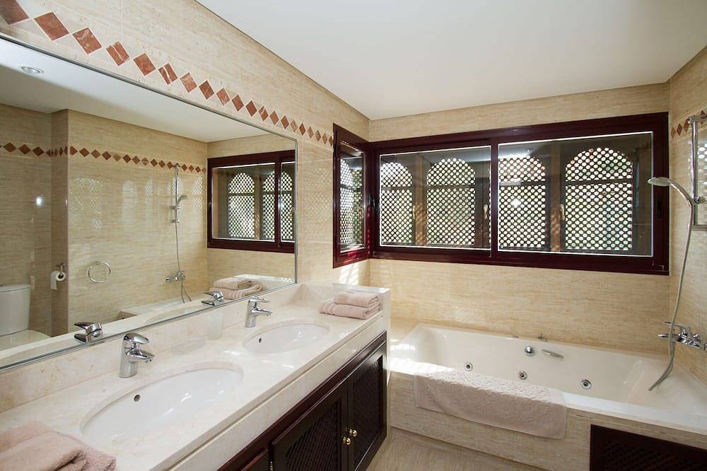 Ganze Wohnung, Luxus-Apartment mit herrlichem Meer- und Bergblick in Ojén, Sierra de las Nieves