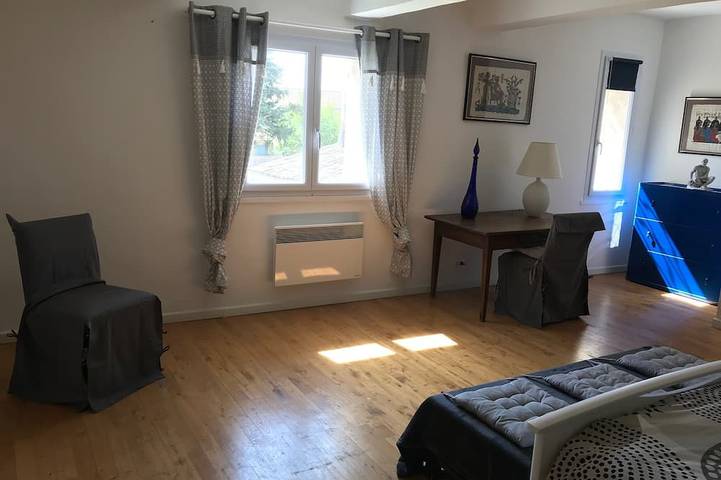 Location de vacances pour 5 personnes, avec piscine ainsi que jardin et terrasse à Camaret-sur-Aigues - 2