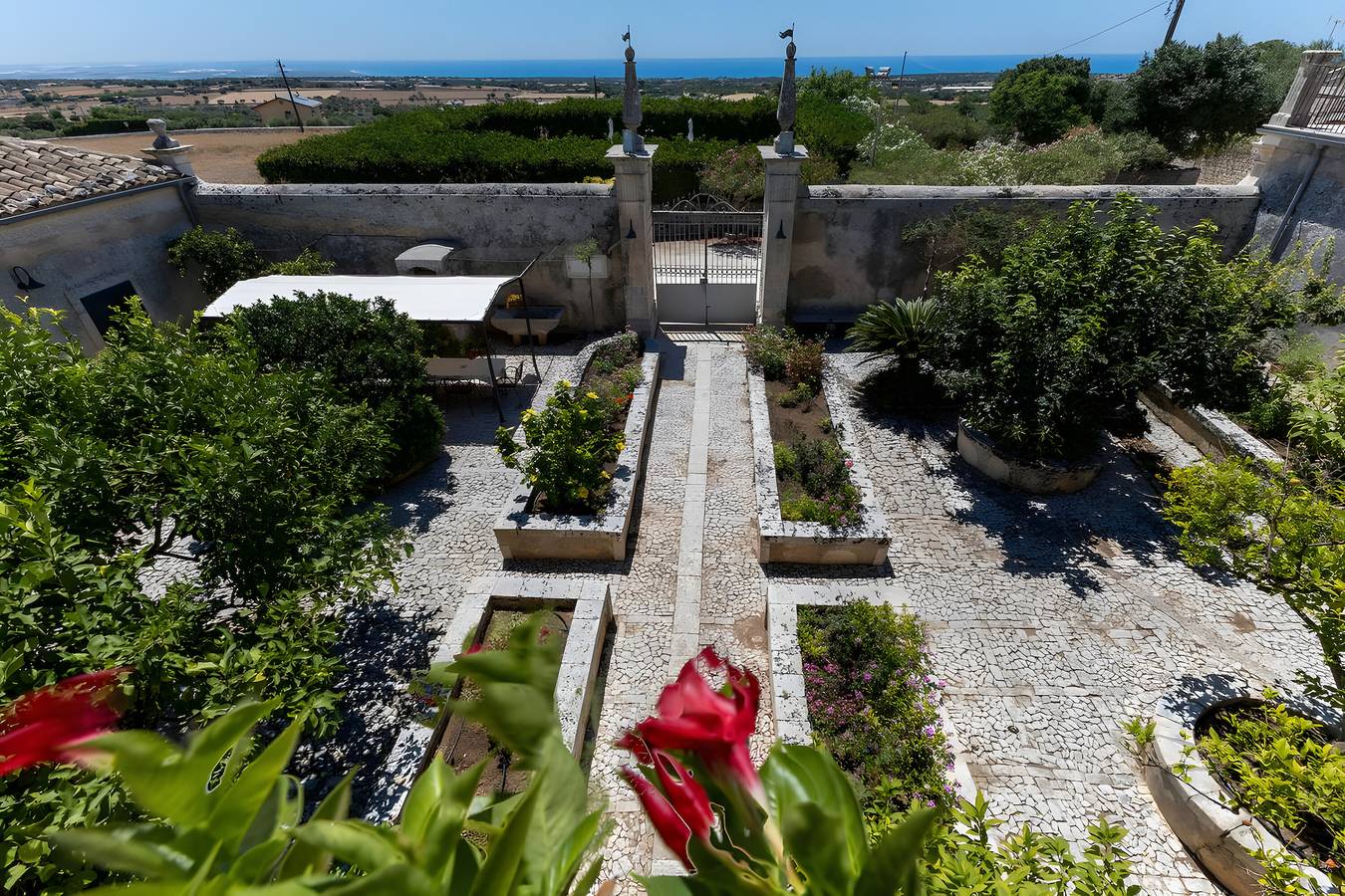 Apartamento entero, Apartamento 'Aguglie - Suite Bouganville' con piscina compartida, Wi-Fi y aire acondicionado in Módica, Provincia de Ragusa