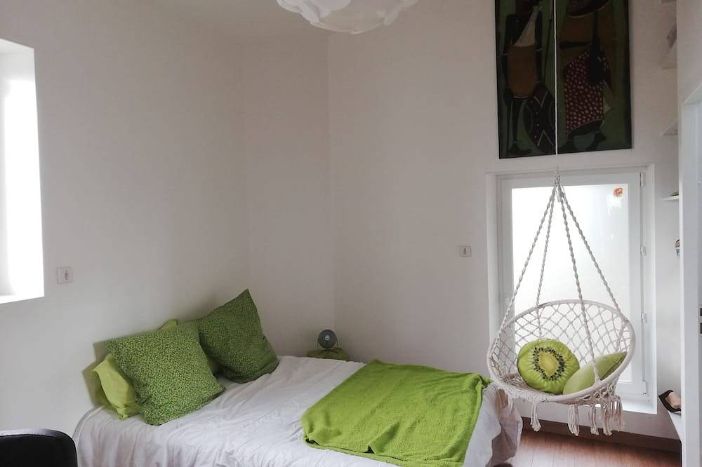 Character house, 3 bedrooms, 3 bathrooms, large living room, wood burning stove in Blaye, Blaye region