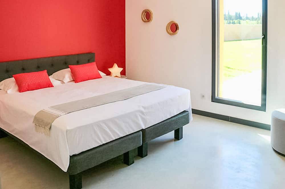 Cozy home in Maillane with kitchen in Maillane, Arles region