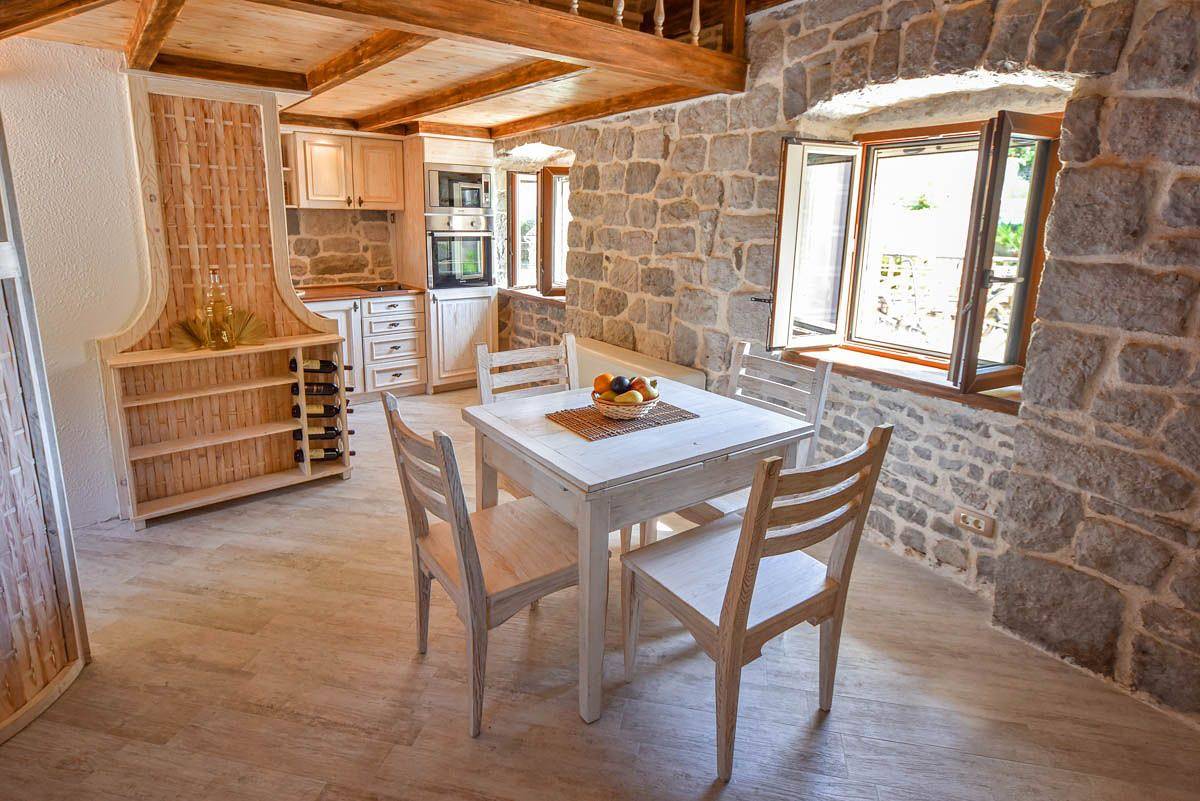 Villa voor 6 personen met terras in Opština Kotor