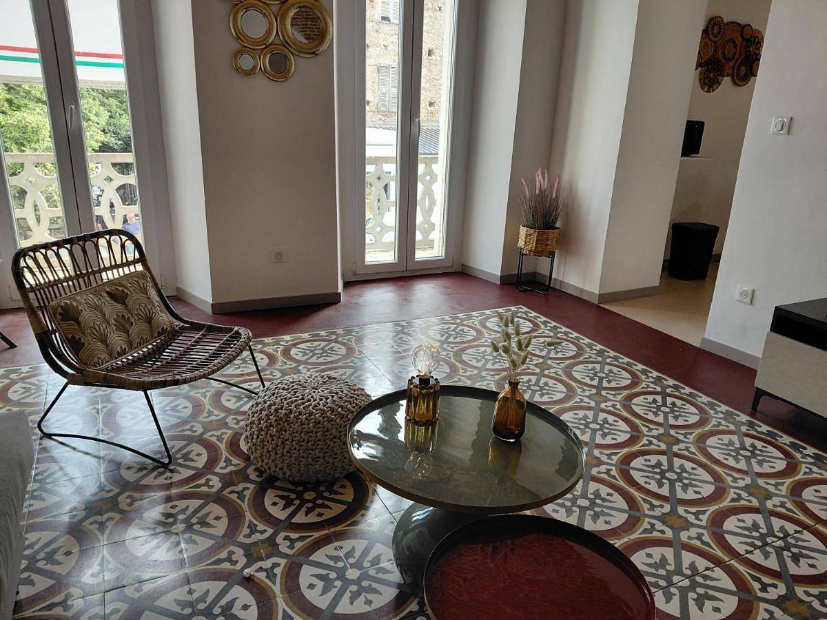 Appartement entier, One-Bedroom Apartment in Aléria, Arrondissement de Corte