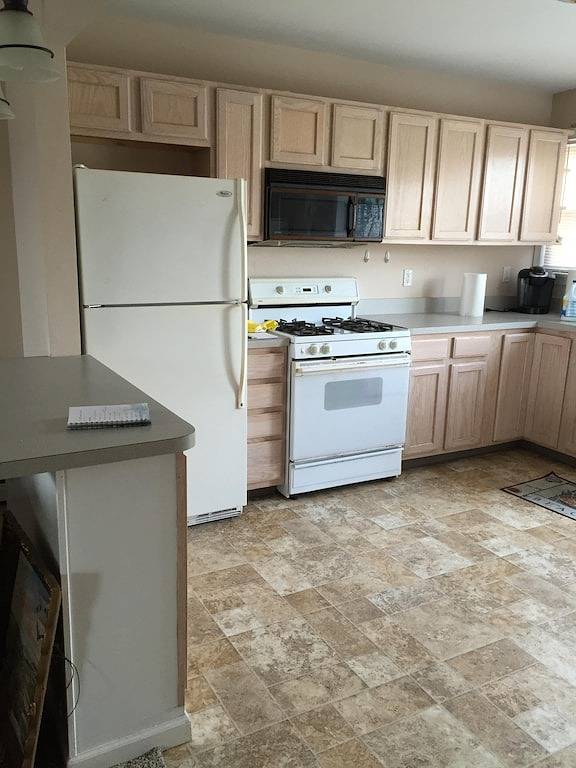 Vacation rental for 2 people, with terrace and hot tub as well as yard in Wildwood Crest