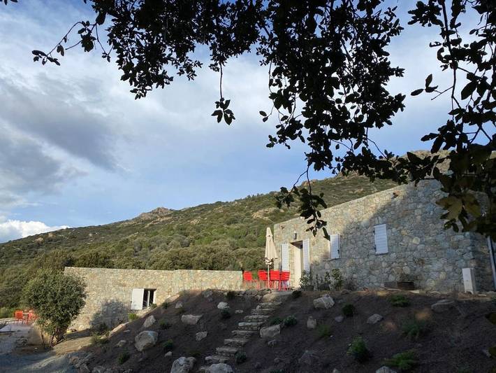 Gîte pour 4 personnes, avec piscine ainsi que terrasse et jardin à Lama - 2