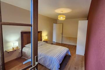 Location de vacances pour 7 personnes, avec jardin dans Ainay-le-Vieil