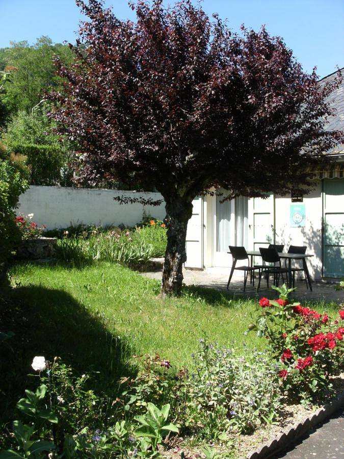 Two-Bedroom House in Vic-sur-Cère, Région d'Aurillac