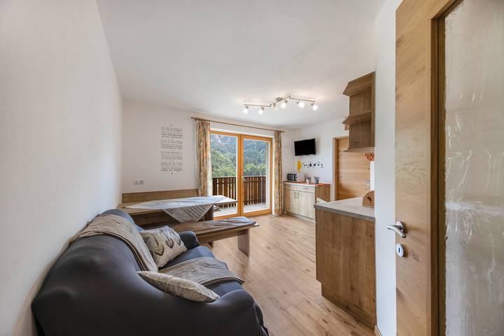 Geheel appartement, Appartement "Tschafon Oberparnaihof" met Bergzicht, Terras & Wi-Fi in Collepietra, Karneid