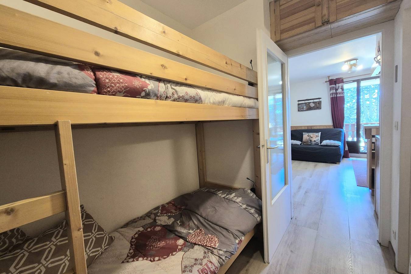 Appartement entier, Charmant studio skis aux pieds – Le Revard in Le Revard, Les Déserts
