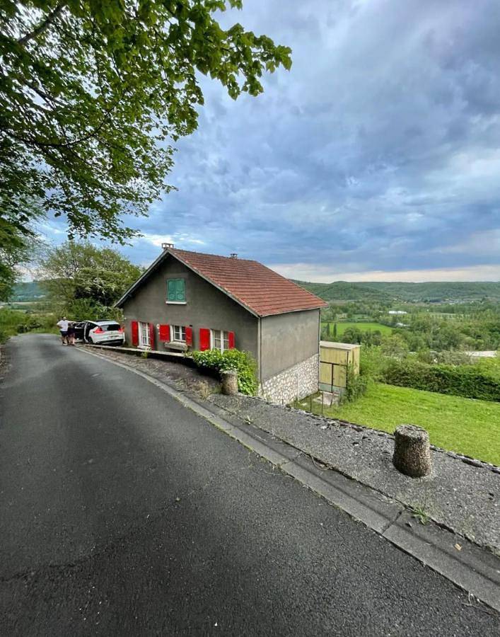 Location de vacances pour 7 personnes, avec vue et terrasse à Le Lardin-Saint-Lazare