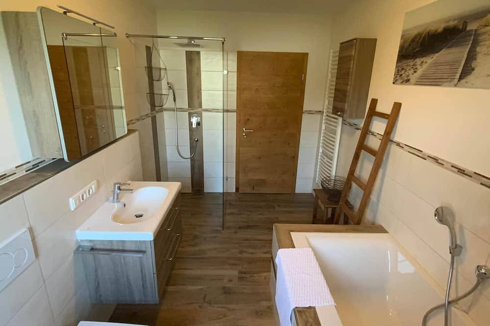 Ganze Wohnung, Ferienwohnung zum Bauerngarten in Baunigl, Riedering