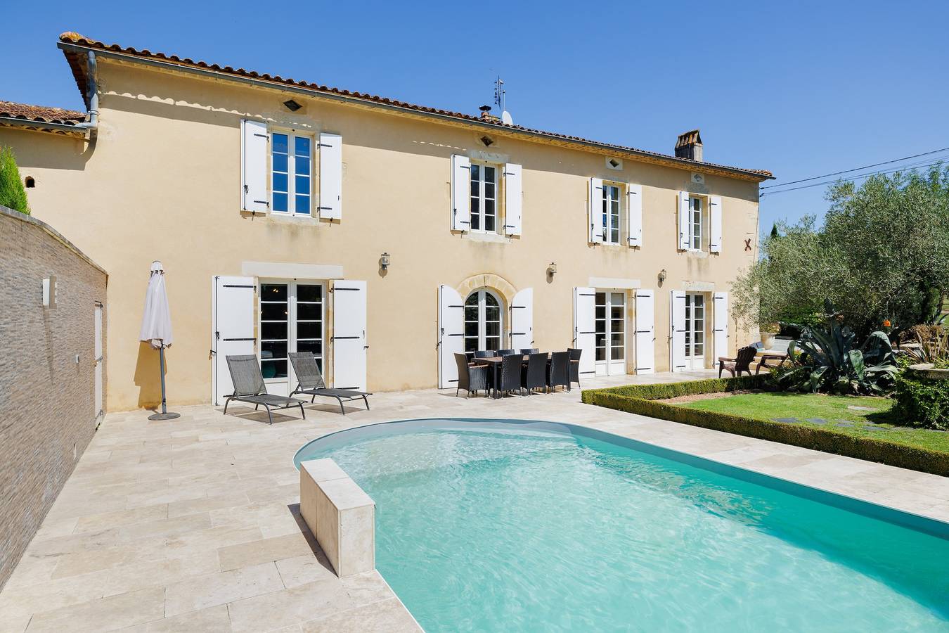 Villa 'La Maison Des Vignes' avec piscine privée, terrasse privée et Wi-Fi in Saint-Pierre-de-Bat, Région de Langon