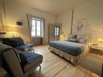 Gîte pour 15 personnes, avec terrasse à Fuissé