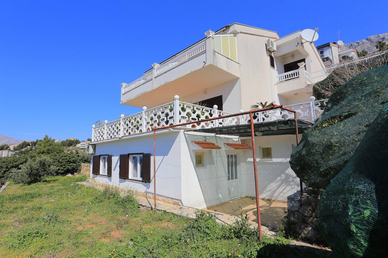 Ganze Wohnung, 1-Zimmer-Ferienwohnung mit Terrasse und Meerblick Balica Rat, Omis -b in Stanici, Omis-Riviera