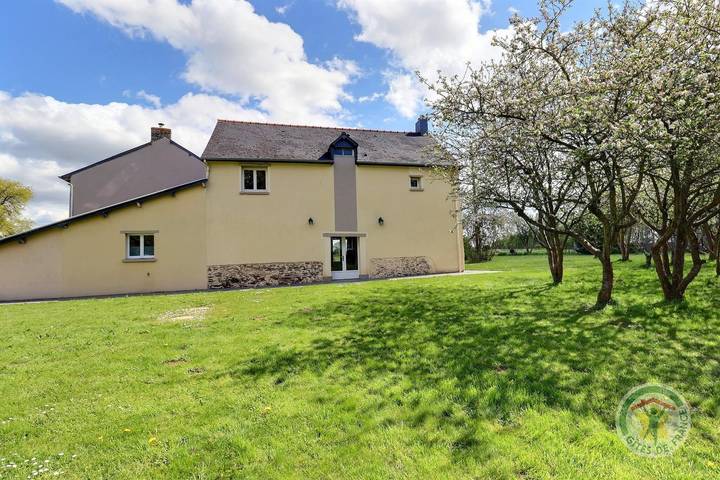 Gîte pour 6 personnes, avec Terrasse ainsi que Jardin et Vue à Montauban-de-Bretagne
