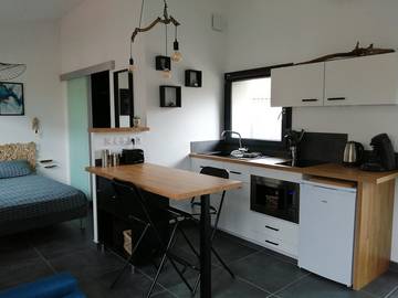 Gîte pour 2 personnes, avec terrasse et jardin à Commelle-Vernay
