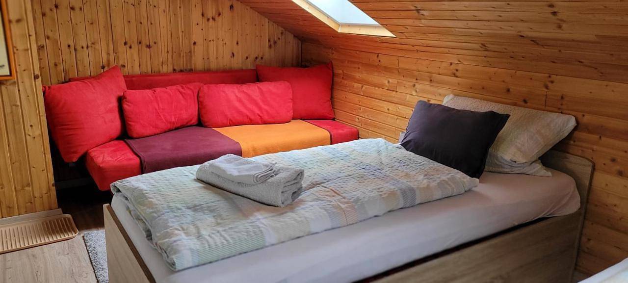 Double Room with Shared Bathroom in Aschheim, Oberbayern