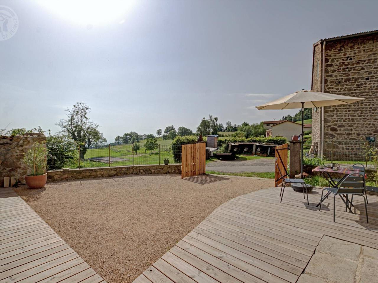 Casa rural tradicional renovada con patio privado en Verrières-en-Forez in Verrières-en-Forez, Montbrison